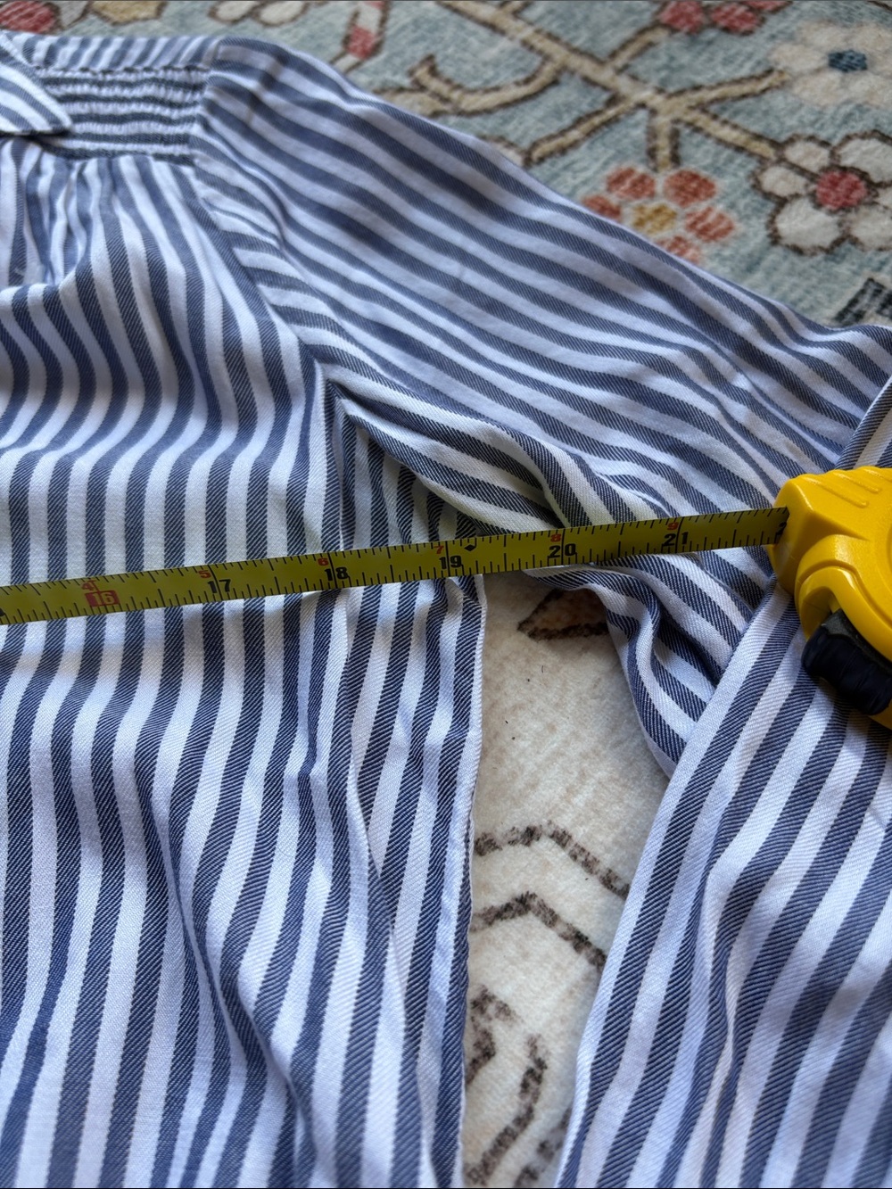 Beachlunchlounge isa majestic blue striped blouse lightweight smocked NWT top - Picture 3 of 8